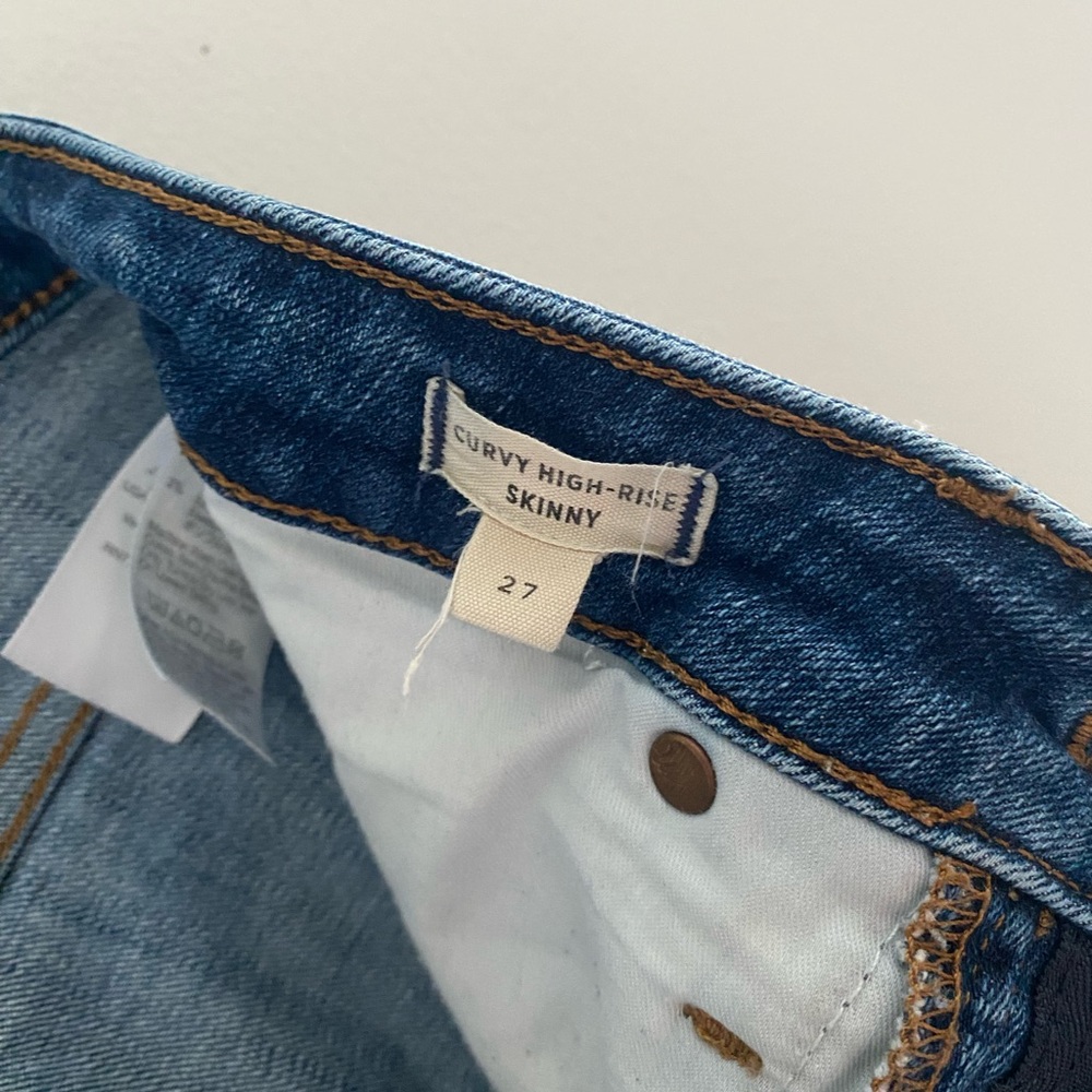 MADEWELL Curvy High-Rise Skinny Jeans in Seville Wash - Picture 8 of 9